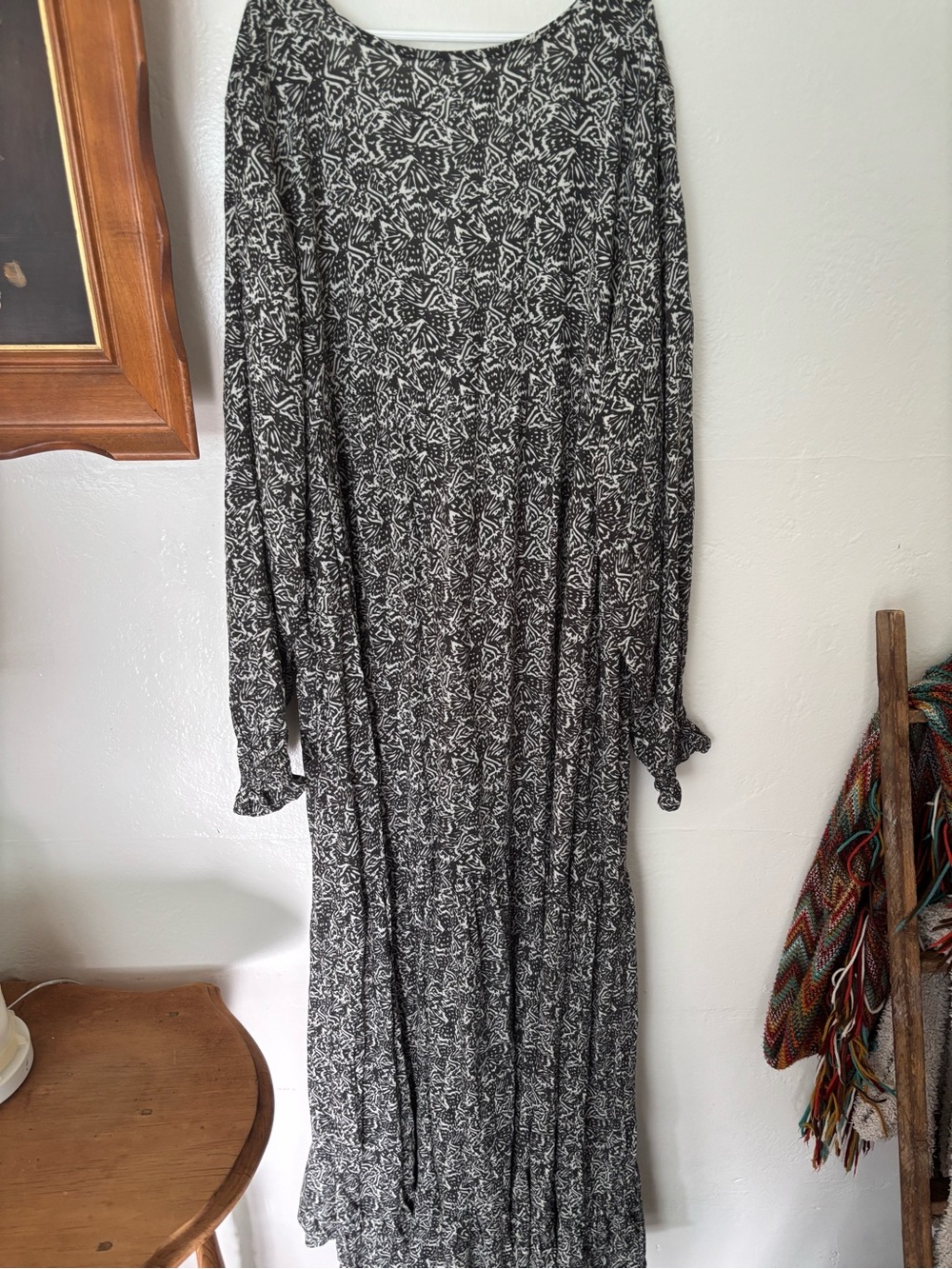 Carly Jean Los Angeles Black & White Printed Maxi Dress - Picture 5 of 5